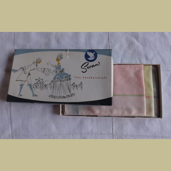tiran Gespierd Wortel Vintage Swan pastel zakdoekjes in nostalgische doos - La Brocanti